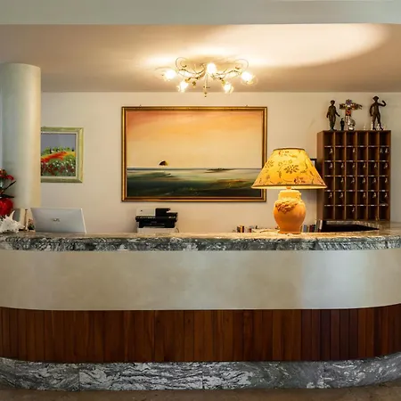 Il Caravaggio Марина-ди-Пьетрасанта