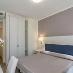 伊尔卡拉瓦乔酒店 酒店 马里纳-迪-皮特拉桑塔