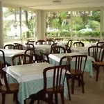 伊尔卡拉瓦乔酒店 3* 马里纳-迪-皮特拉桑塔